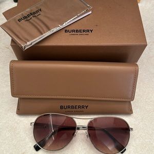 Burberry Tara 0BE3122 sunglasses like brand new